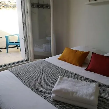La Charmeuse * Καρκασόν